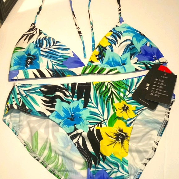 Other - TROPICAL FLORAL PRINT TWO PIECE SWIMSUIT SIZE LARGE
